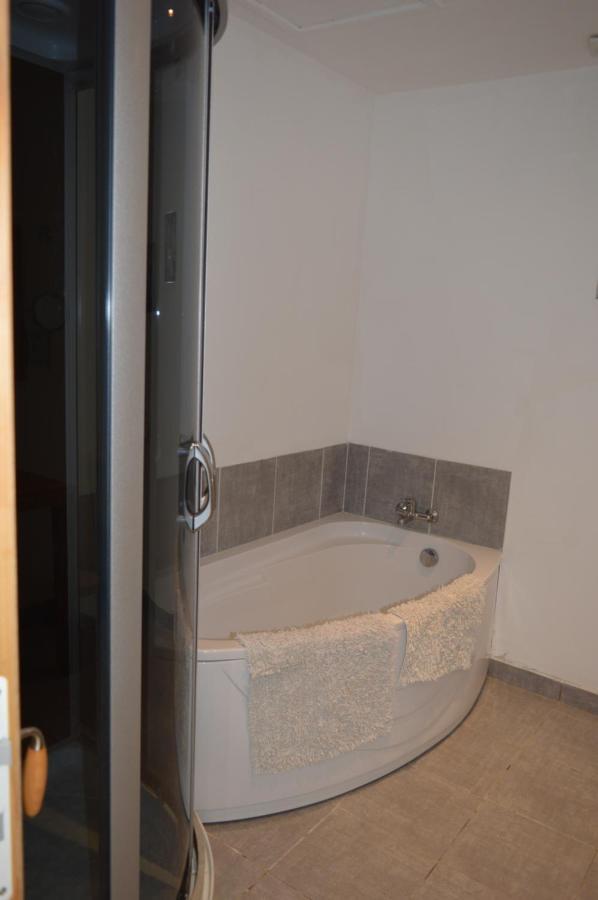 Le Studio Apartment Azille Exterior foto