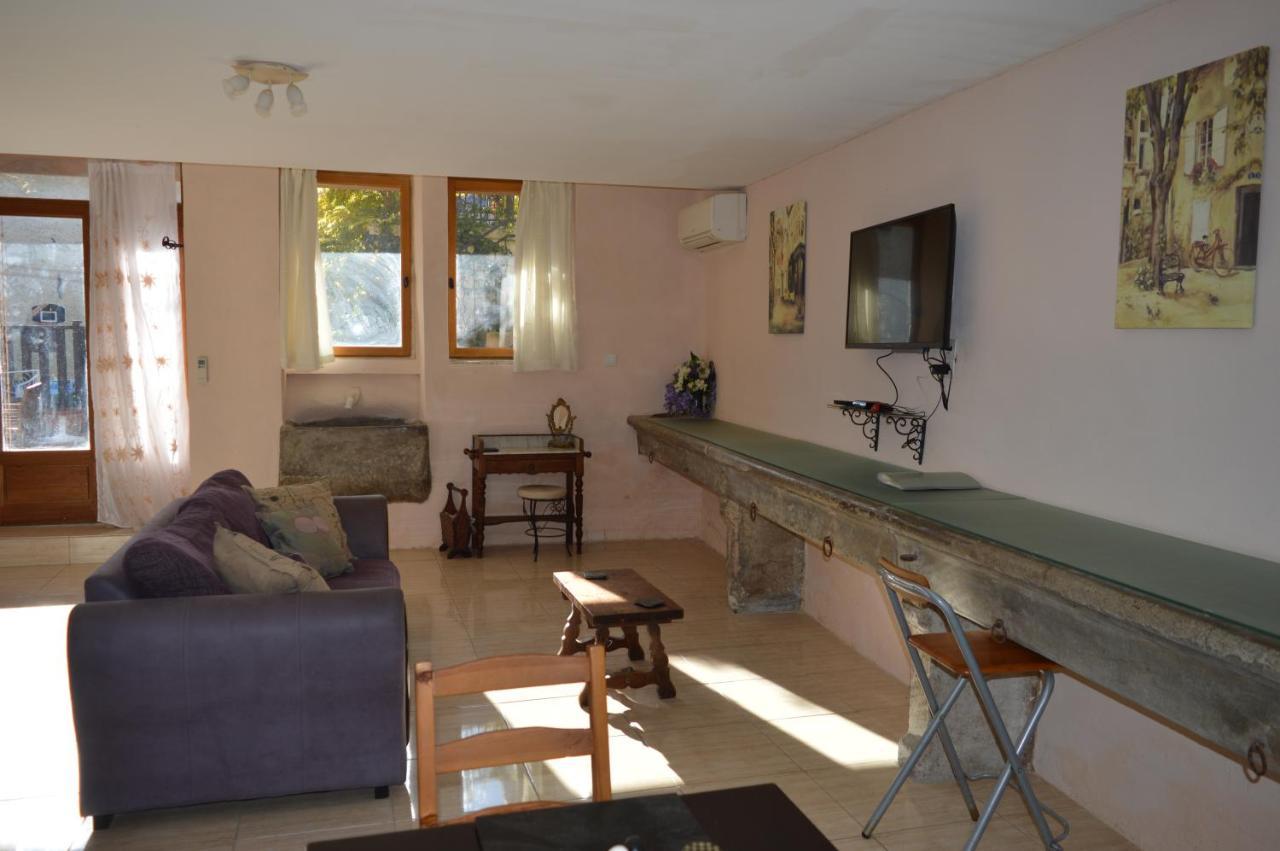 Le Studio Apartment Azille Exterior foto