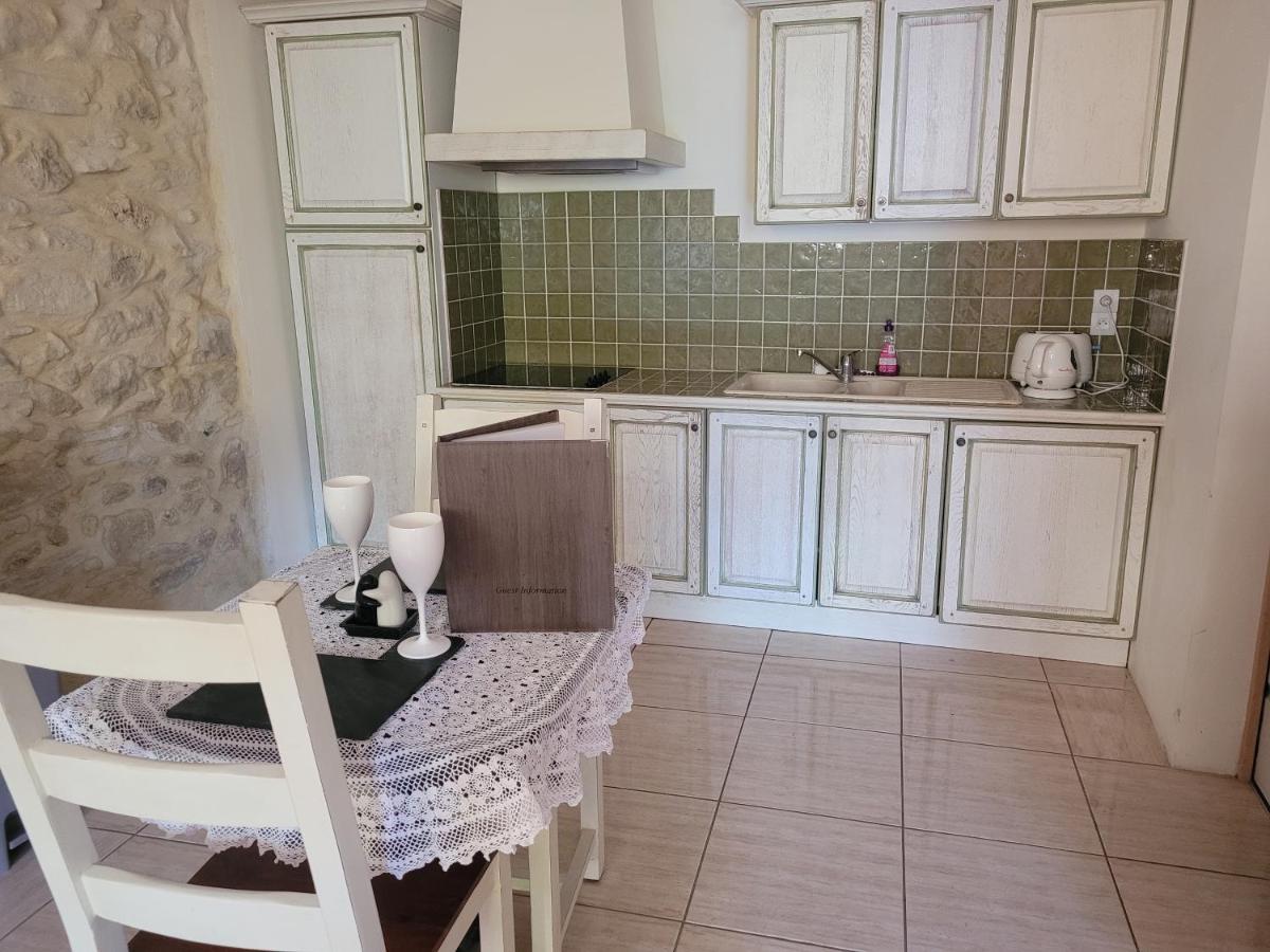 Le Studio Apartment Azille Exterior foto